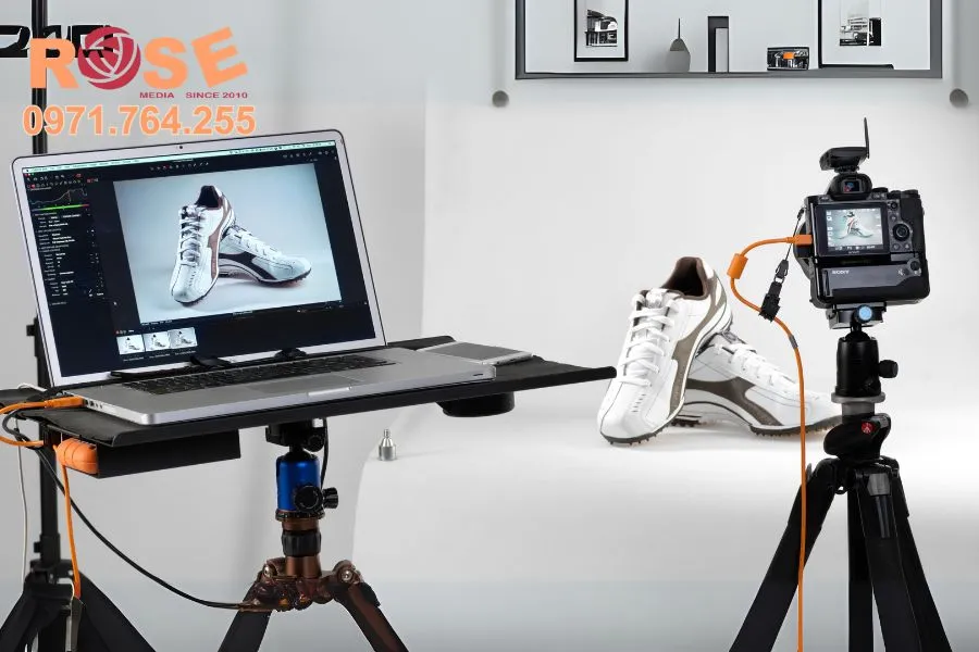 Studio Chụp Ảnh Sản Phẩm Hà Nội Uy Tín Giá Tốt Phù Hợp Cho Mọi Loại Hàng Mỹ Phẩm Thời Trang 18 Không gian studio hiện đại với ánh sáng tiêu chuẩn