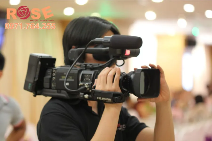 Top 5 Công Ty Quay Video Quảng Cáo Sản Phẩm Uy Tín Tại Hà Nội 11 Quá trình dựng hậu kỳ video quảng cáo sản phẩm tại phòng edit chuyên nghiệp
