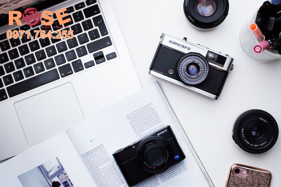 Dịch Vụ Chụp Hình Sản Phẩm Đẹp, Tiết Kiệm Chi Phí Cho Doanh Nghiệp Tại Hà Nội Năm 2025 33 Góc chụp flatlay trong dịch vụ chụp hình sản phẩm thời thượng