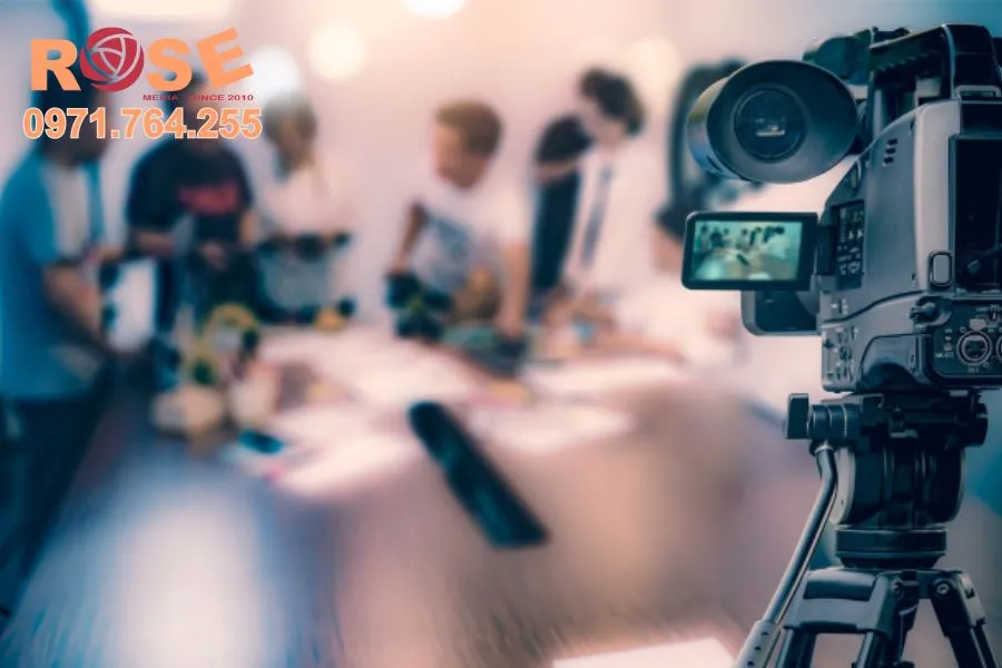 Thiết bị quay hiện đại trong quá trình làm video quảng cáo TVC và video giới thiệu sản phẩm