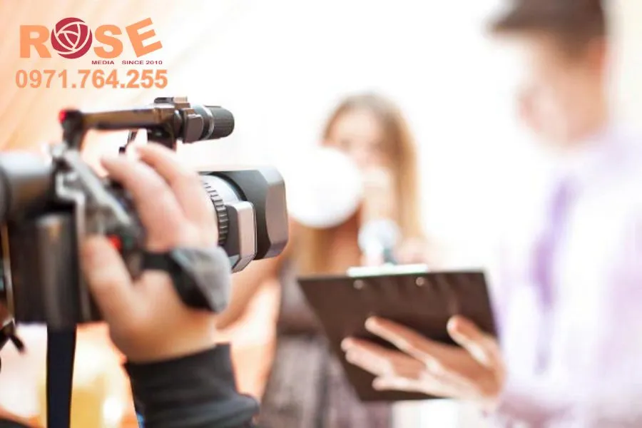 Đội ngũ ekip đang thực hiện video quảng cáo TVC và video giới thiệu sản phẩm