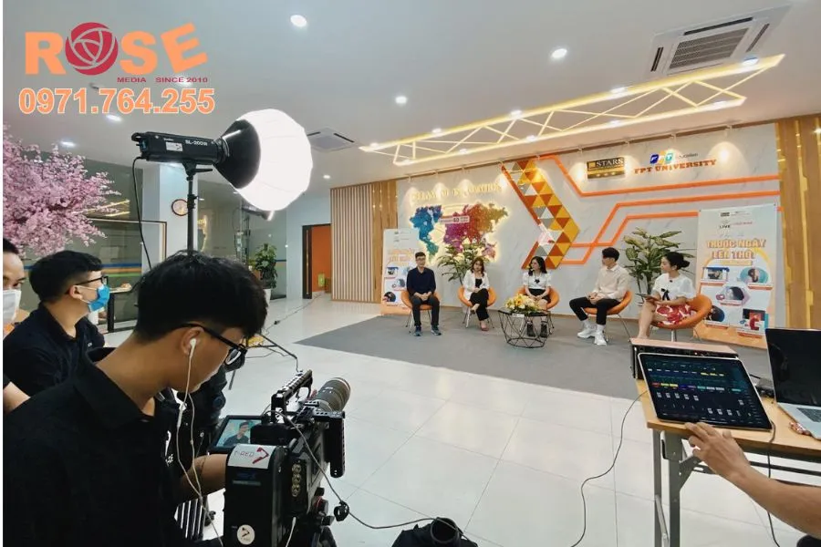 Cảnh dựng video thương hiệu với ánh sáng điện ảnh
