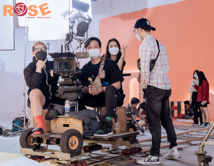 Sản Xuất Phim Giới Thiệu Doanh Nghiệp 4K – Kịch Bản Ấn Tượng 9 Sản Xuất Phim Giới Thiệu Doanh Nghiệp 4K – Kịch Bản Ấn Tượng