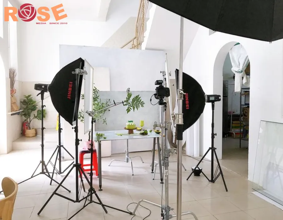 Studio Chụp Ảnh Sản Phẩm Giá Rẻ – Concept Đẹp Lên Xu Hướng 12 Studio Chụp Ảnh Sản Phẩm Giá Rẻ – Concept Đẹp Bắt Kịp Xu Hướng 2025